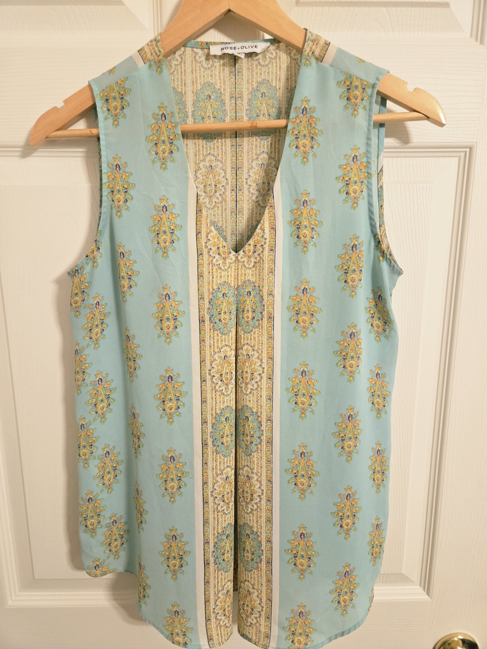 Rose & Olive Pale Mint Medallion V-Neck Sleeveless Top Size XS